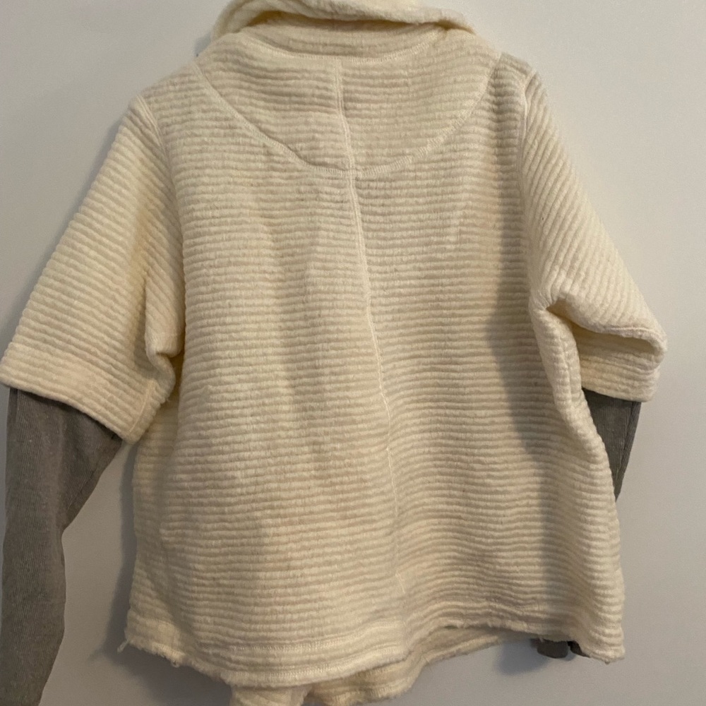 Anthropologie Cream and Gray Sweater by Dolan - Picture 4 of 4